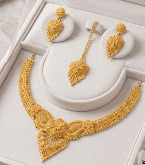 Gold simple necklace with ear rings